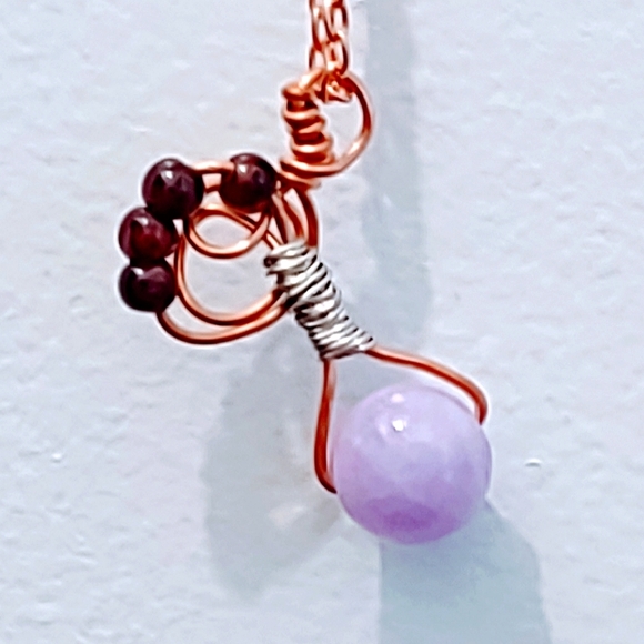 LAVENDER PURPLE CHALCEDONY & GARNET BEADS WIRE WRAPPED COPPER PENDANT AND CHAIN - Picture 3 of 8